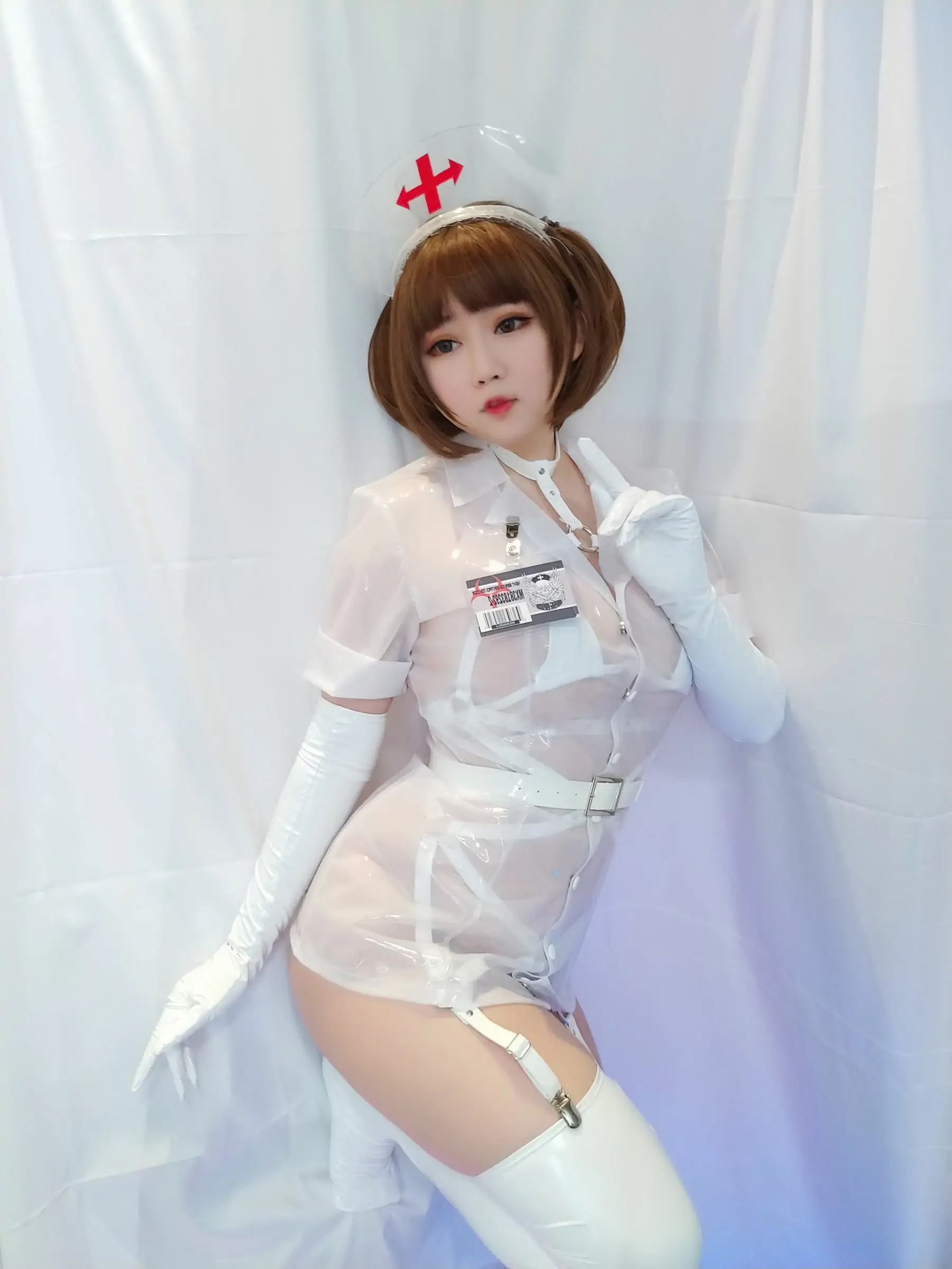 [Cosplay写真] 蜜桃少女是依酱呀 - 专属护士