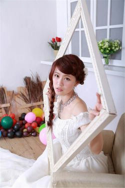 台湾清纯妹子白白\/李依璇《机电系女孩婚纱棚拍》(24P)-婚纱,甜美,清纯