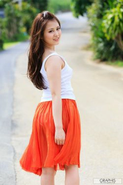 Beni Ito 伊东红 [Graphis] First Gravure 初脱ぎ娘(44P)-日本,妹子,长发,阳光,软妹