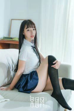 宓兔兔er《日系学生装 香肩翘臀vs裸背美腿》 [果团网Girlt] No.047(52P)-学生装,清纯,少女,JK