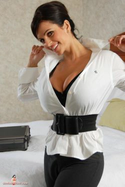 丹尼斯?米兰妮 - 巨乳OL女郎的诱惑(50P)-欧美,巨乳,大胸,巨胸,OL
