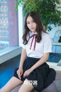 甜美妹妹魏扭扭《校服写真娇羞露骨惹人怜》 [青豆客QingDouKe](50P)-妹子,校服,清纯