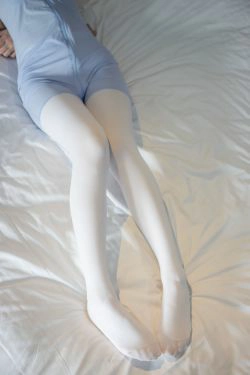 [森萝财团] [X-049] 湿身120D白丝无内(165P)-萝莉,美足,白丝