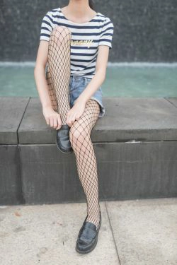 [风之领域] NO.027 稚嫩的黑网袜(50P)-丝袜,网袜,热裤