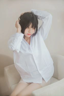 [萝莉COS] 桜桃喵《桜桃未熟 - 白衬衫散发》(49P)-妹子,衬衫