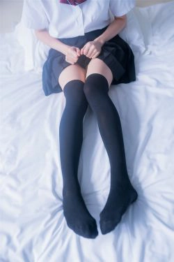 [风之领域] NO.148 JK黑丝裙子有点短(38P)-萝莉,美脚