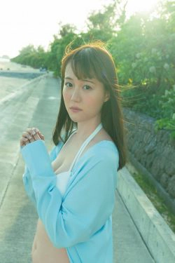 [FRIDAY] 2018.07.13 尾崎由香 アニメ『けものフレンズ』のメインキャラ声優が白ビキニになりました(6P)-清纯,软妹