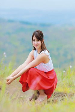 [FRIDAY] 2018.09.21 本郷杏 あんまり見ないて?ね 胸の谷間とむっちりヒッフ?(7P)-日本,女神