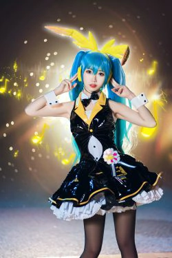 [萝莉COS] 面饼仙儿 - 初音Miku(19P)-COS