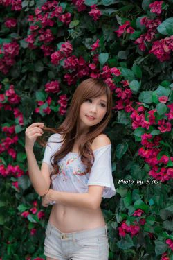 [台湾美女] 張雅筑Chu 綻放 in 忠孝敦化外拍-附唇印签名照(35P)-妹子