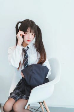 [萝莉COS] 桜桃喵 - 冬季制服丝秀(45P)-马尾,黑丝