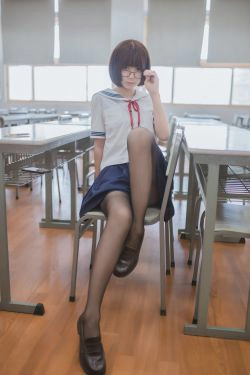 [萝莉COS] 白金Saki - 蘑菇头黑丝JK(26P)-黑丝,JK