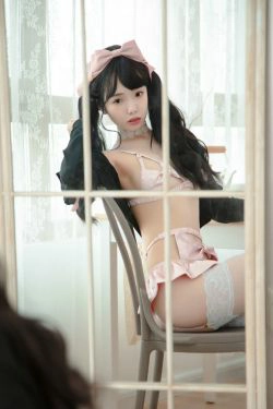 [萝莉COS] 雯妹 - 情人节特辑(31P)-粉嫩,丁字裤,白丝