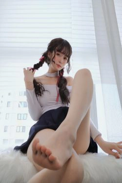 [萝莉COS] 白银 - 邻家大姐姐的黑丝1(35P)-丝袜,黑丝