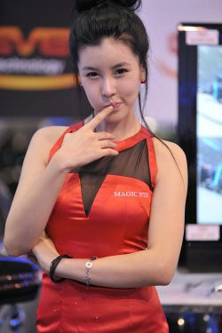 [韩国美女] 李智友 - 红裙制服车模(48P)-车模,香车