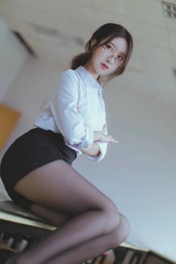 [萝莉COS] 黑川 - 黑丝教师(43P)-丝袜美腿,黑丝