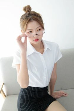 [森萝财团] JKFUN-044 OL一定要搭配眼镜 50D肉丝(63P)-少女