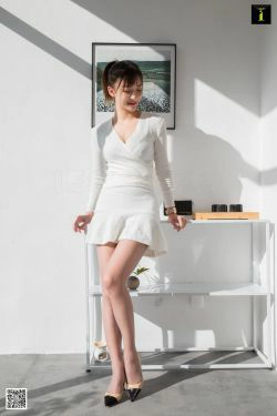 [异思趣向IESS] 模特：秋秋 《黑白灰的韵律》(90P)-迷你裙,美脚,丝足