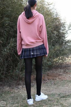 [丝意SIEE] No.061 楠楠 中厚黑丝(67P)-美脚