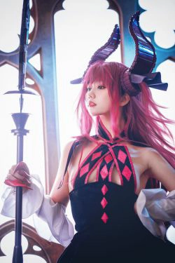 微博福利姬镜酱 龙娘(9P)-COS
