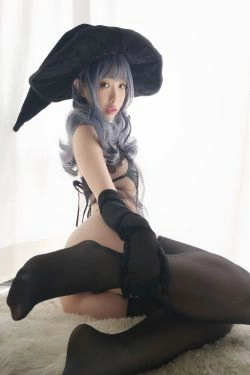 动漫博主雯妹 女巫(32P)-COS