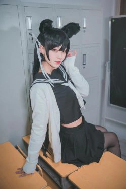 动漫博主铁板烧鬼舞w 爱宕jk(12P)-COS