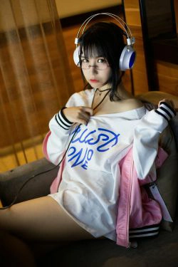 COSER美女逐月su 网吧历险记(23P)-COS
