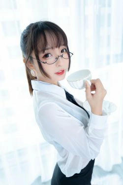 萝莉神楽板真冬 ホワイトオフィス(150P)-丝袜