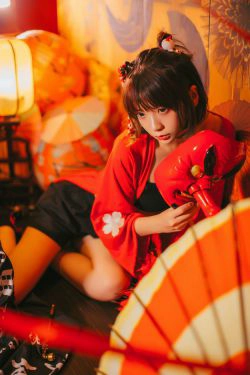 疯猫ss 红色羽衣(15P)-COS