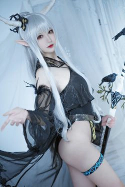 [COS福利] Coser小姐姐南宫 - 闪灵泳装(20P)-COS