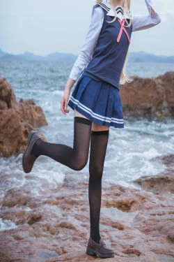 [COS福利] 动漫博主封疆疆v - 小短裙(11P)-海边