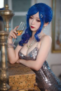 [COS福利] 动漫博主樱落酱w - 圣路易斯礼服(24P)-COS