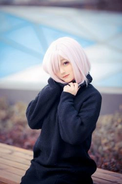 [COS福利] 动漫博主弦音sic - 玛修 C93同人毛衣(9P)-COS