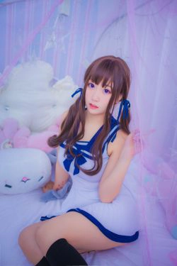 [COS福利] 巨乳猫九酱Sakura - 连衣水手服(11P)-萝莉