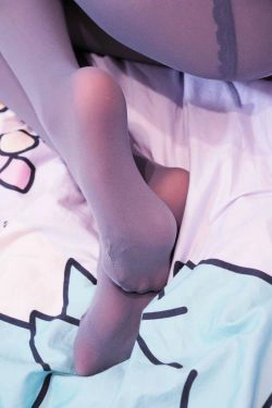 [Cosplay写真] 萌妹子眼酱大魔王w - 30D灰蕾丝胖次(13P)-丝袜