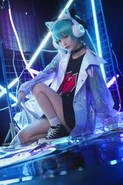 [Cosplay写真] 动漫博主铁板烧鬼舞w - 妖舞耳机miku(17P)-COS