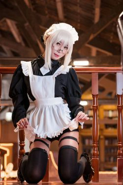 [Cosplay写真] 动漫博主Money冷冷 - 95式玉玲珑-黑呆女仆(18P)-COS