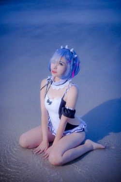 [Cosplay写真] 人气Coser二佐Nisa - 蕾姆泳衣(14P)-沙滩