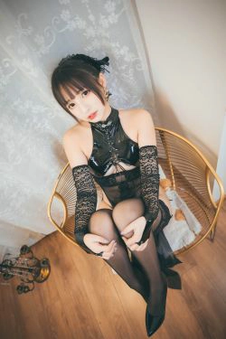 [网红COSER] 萝莉神楽坂真冬之風と月-黑旗袍(80P)-旗袍,黑丝