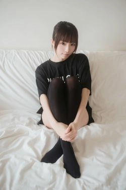 [网红COSER] 动漫博主Kitaro_绮太郎 - 半袖双马尾(42P)-萝莉,黑丝