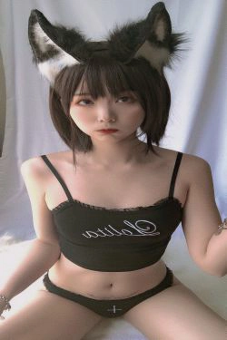 [网红COSER] 萌妹是青水 - 小狼(34P)-猫女