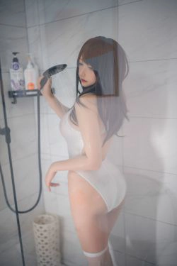 [网红COSER] 高颜值coser念念_D - 白色竞泳(20P)-湿身