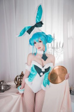 [网红COSER] 可爱人气Coser面饼仙儿 - 初音兔女郎(17P)-COS