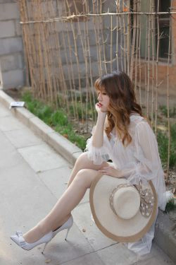 [奈丝] NO.056 高高 故事的小黄花(37P)-美腿