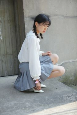 [奈丝] NO.072 小橙子 扎马尾辫 穿白褶裙(39P)-美腿
