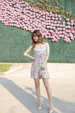[奈丝] NO.076 高高 花朵儿吊带裙(33P)-连衣裙