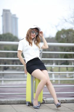 [奈丝] NO.081 高高 天桥上的制服girl(36P)-丝袜