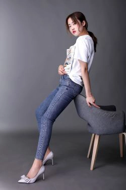 [奈丝] NO.127 可乐 白T牛仔裤里的丝袜(37P)-牛仔,紧身裤