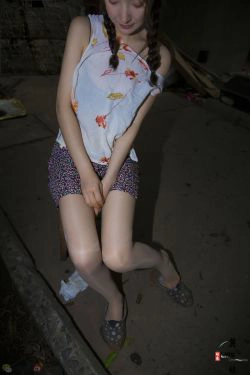 [丽丝映像GIRLISS] - 捡垃圾的小姑娘(80P)-丝袜,人体