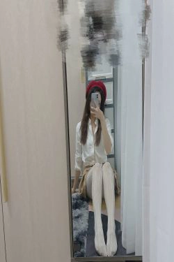 [COS福利] 秋和柯基(夏小秋秋秋) - 圣诞自拍(15P)-圣诞